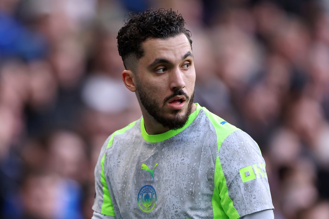 Bottle flip challenge: contro il Chelsea, Cherki prova la sfida in campo