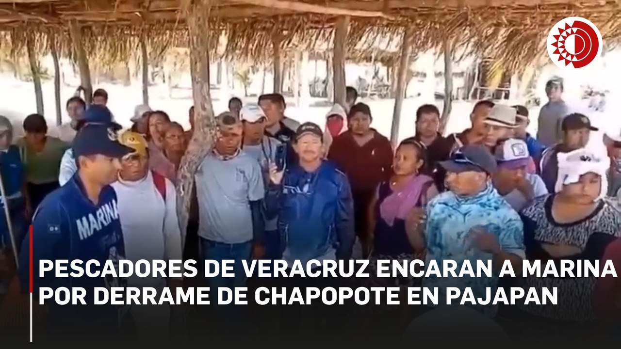 Pescadores de Veracruz encaran a brigada de limpieza de chapopote de la Marina; el derrame sigue, acusan