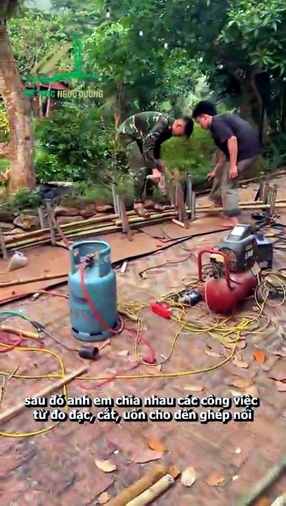 Hiện trường thi công nhà bungalow tre mái lá guột tại Suối Thơ Resort, Ba Vì theo cách mà ít người thấy - Tre Trúc Ngọc Dương