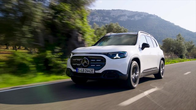 Mercedes-Benz GLB 250+ with EQ Technology in Solid colour polar white non-metallic Driving VIdeo