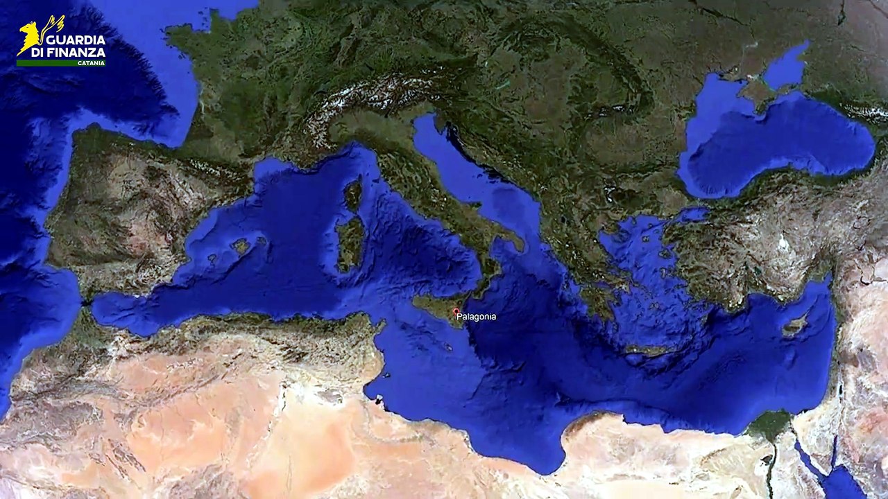 Il video dell'operazione della guardia di finanza in provincia di Catania: arrestate tre persone e sequestrati 10 chili di hashish