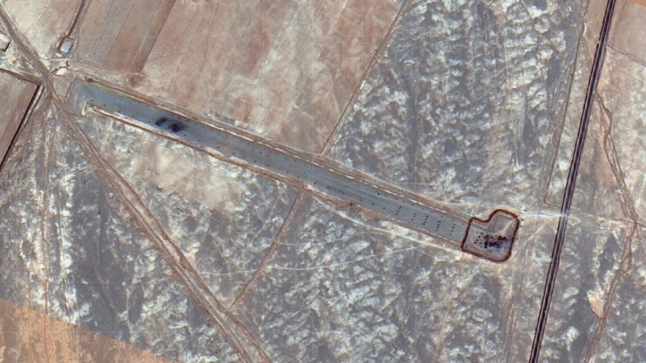 Esplosioni e relitti: le immagini satellitari dei velivoli Usa distrutti in Iran