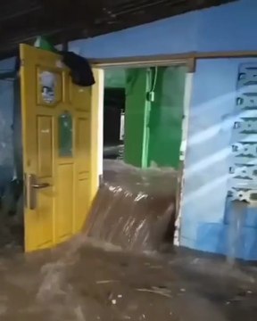 Major Flooding in Bandar Lampung, Indonesia 🇮🇩 | Extreme Rainfall Causes Chaos (April 14, 2026)