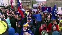 Eslováquia: multidão em Bratislava rejeita plano de Fico para acabar com voto no estrangeiro