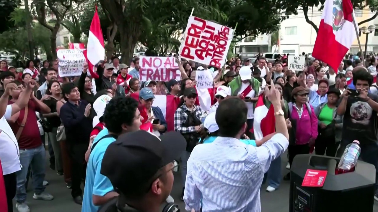 Peru'da oy sayımı yavaş ilerlerken seçim tartışması büyüdü