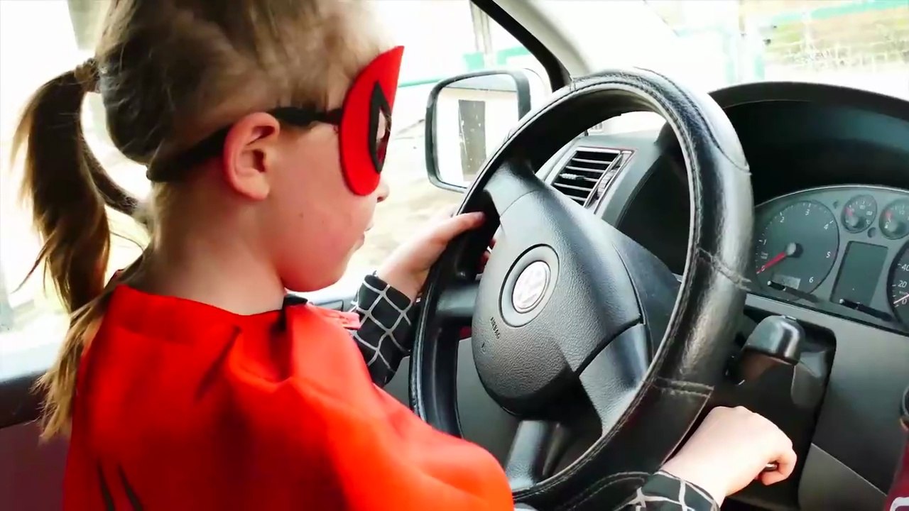 Пранк Bad Kids Spiderman Угнал Машину Родителей Stolen Driving Parents Car и уехал  в McDonald_s