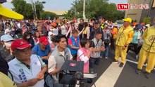 彰化謝家姊弟之爭持續  謝衣鳯母鄭汝芬跪求白沙屯媽祖求解