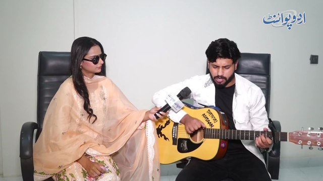 Lahore Pakistani Fed Up With Inflation, Writes & Sings A Song About Inflation On His Wife's Request | Singer Sheikhu Ahsaan | Urdu Point | #SingerSheikhuAhsaan
