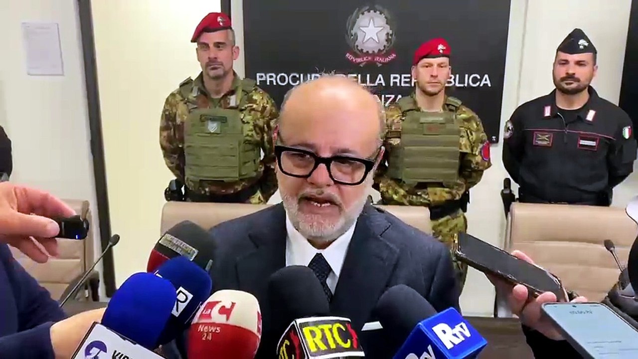 La faida fra le 'ndrine Loielo ed Emanuele tra omicidi, estorsioni e possesso di armi da guerra: 15 arresti tra Vibo, Catanzaro e Cosenza