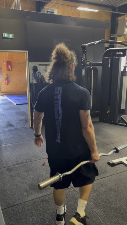 Curl barre EZ 💪🔥 vous les taffer comment vos bibi ? 😂