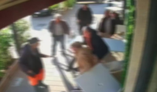 Accoltella davanti bar uno spasimante della sorella: arrestato (15.04.26)