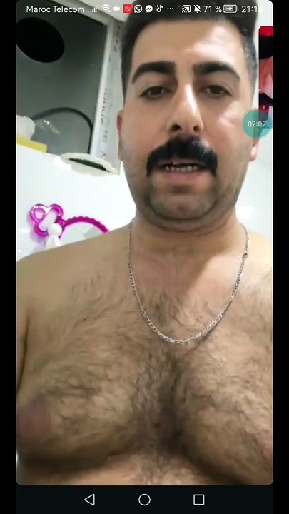 فضيحة علي المندلاويمن من العراق يشلخ امام الكامرا  على وتساب