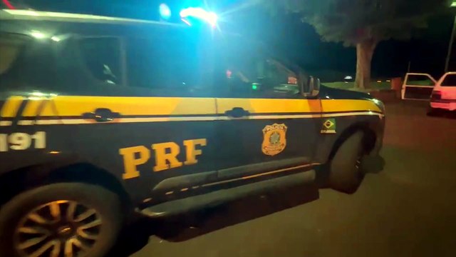 PRF apreende caminhão com 200 mil maços de cigarros que seriam entregues em Cascavel