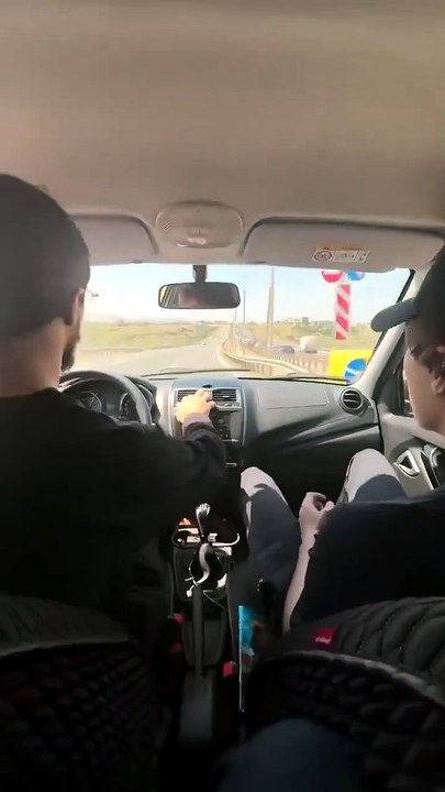 Éviter des bouchons en roulant à contresens