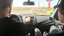 Éviter des bouchons en roulant à contresens