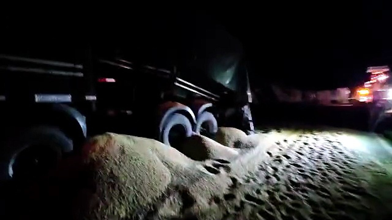 Acidente com dois caminhões interdita totalmente a BR-277 em Morretes e deixa um morto