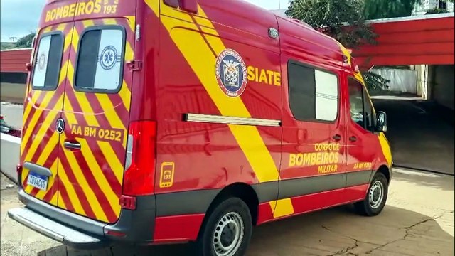Motociclista fratura o tornozelo após acidente em pátio de posto às margens da BR-277