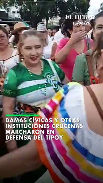 Damas cívicas y otras instituciones cruceñas marcharon en defensa del tipoy