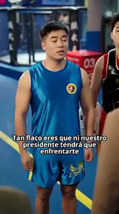 Todos se burlan del estudiante pobre, sin saber que es el dios de la guerra disfrazado (drama chino)