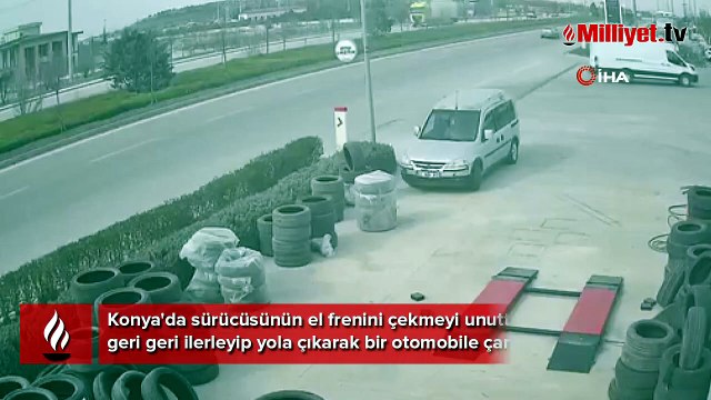 Seyir halindeki araçların arasına daldı! Sürücüsüz minibüs...