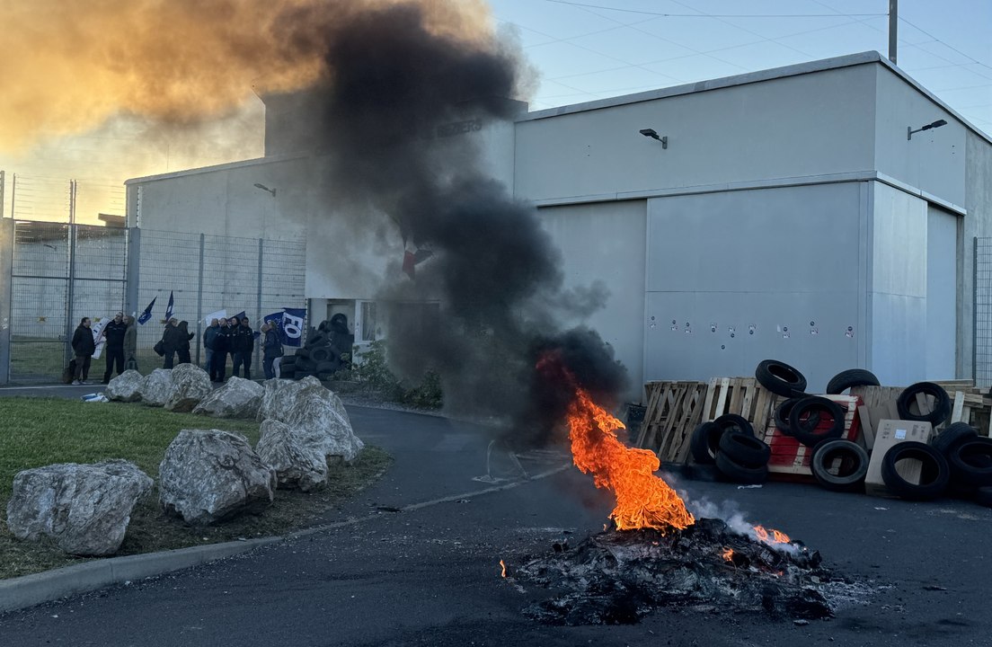 "On a dépassé le point de non-retour" : forte mobilisation devant la prison de Béziers