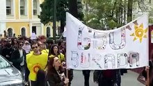 Galatasaray Üniversitesi öğrencilerinden Hükumet protestosu