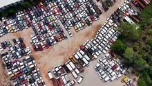 Otoparklar araç mezarlığına döndü: Milyonluk araçlar göz göre göre çürüyor!