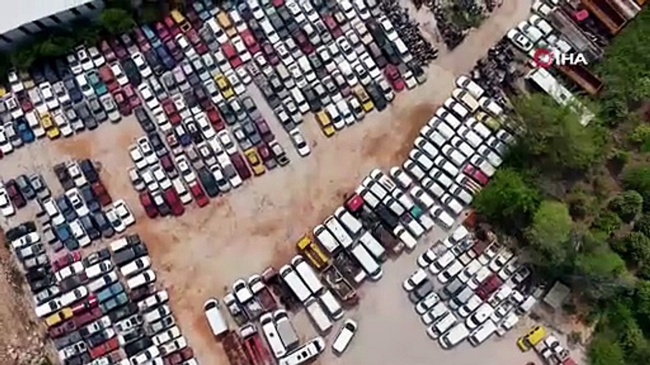 Otoparklar araç mezarlığına döndü: Milyonluk araçlar göz göre göre çürüyor!