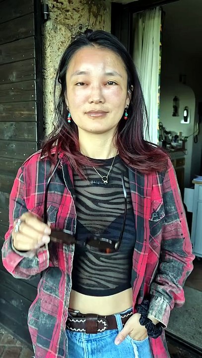 Véronique Jannot filme sa fille Migma, piquée p...