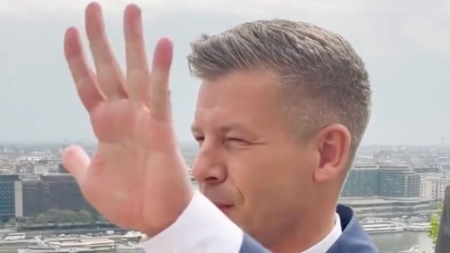 Peter Magyar spots outgoing rival Viktor Orban on balcony as he arrives to meet president: ‘Absolute cinema’