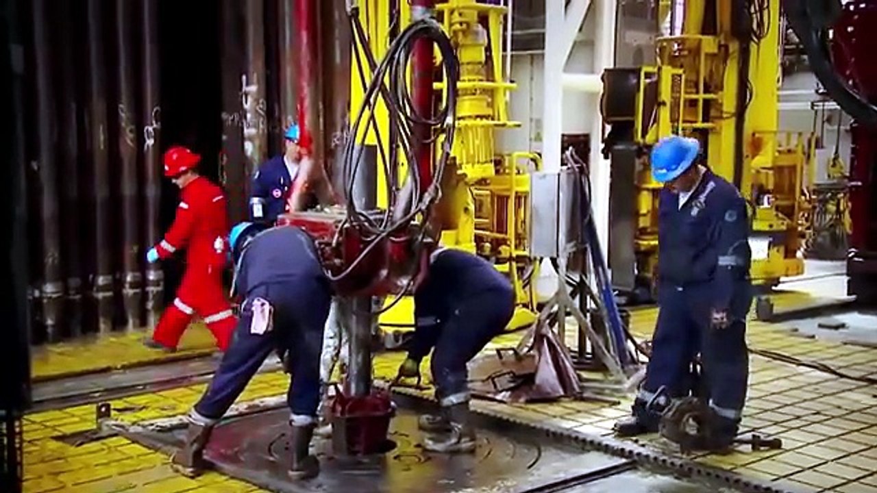 COMO FUNCIONA una PLATAFORMA PETROLERA🛢️| COMO se EXTRAE el PETRÓLEO del MAR