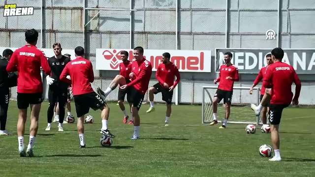 Sivasspor Teknik Direktörü İsmet Taşdemir'den son maça kadar mücadele mesajı