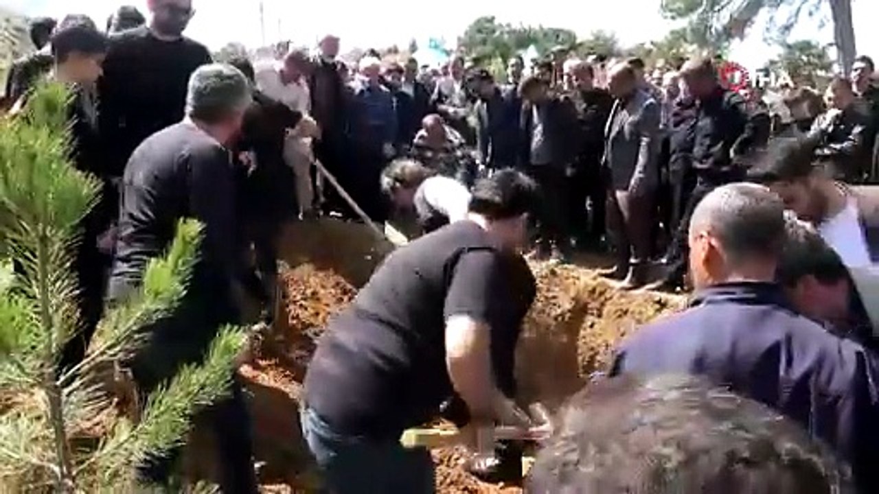 Ayla öğretmenin eşi: 'Gurur duyuyorum, ev yaptıracaktık ama cenazesi geldi'