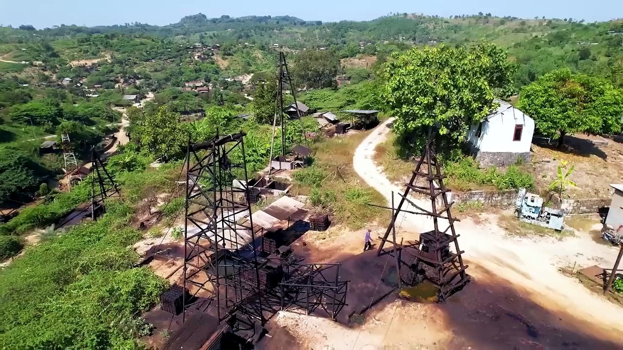 Trabajadores en Peligro_ El Horror de los Pozos de Petróleo Tóxicos _ Trabajos Riesgosos 720P