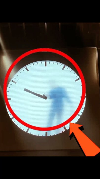 Amsterdam Airport Clock That Confuses Everyone 🕰️ | Mind Blowing Fact