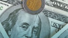 Peso mexicano cae levemente frente al dólar en espera de noticias sobre la guerra en Oriente Medio