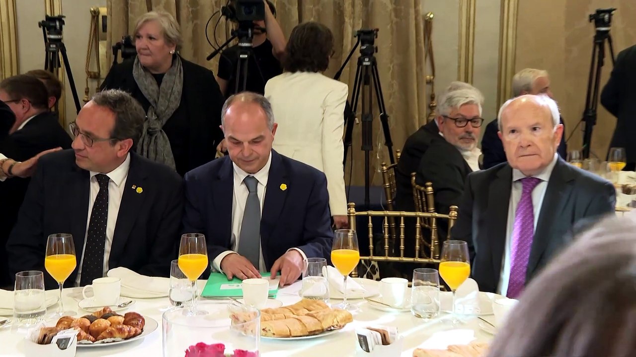 Junts suspende relaciones con Sumar hasta que r...