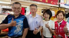 柯文哲現身豐原市場 攤商連夜揮毫「支持清白柯文哲」
