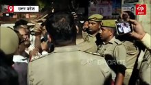 मिर्जापुर : अनिश्चितकालीन धरने पर बैठे कांग्रेसियों को पुलिस ने कलेक्ट्रेट से जबरन हटाया