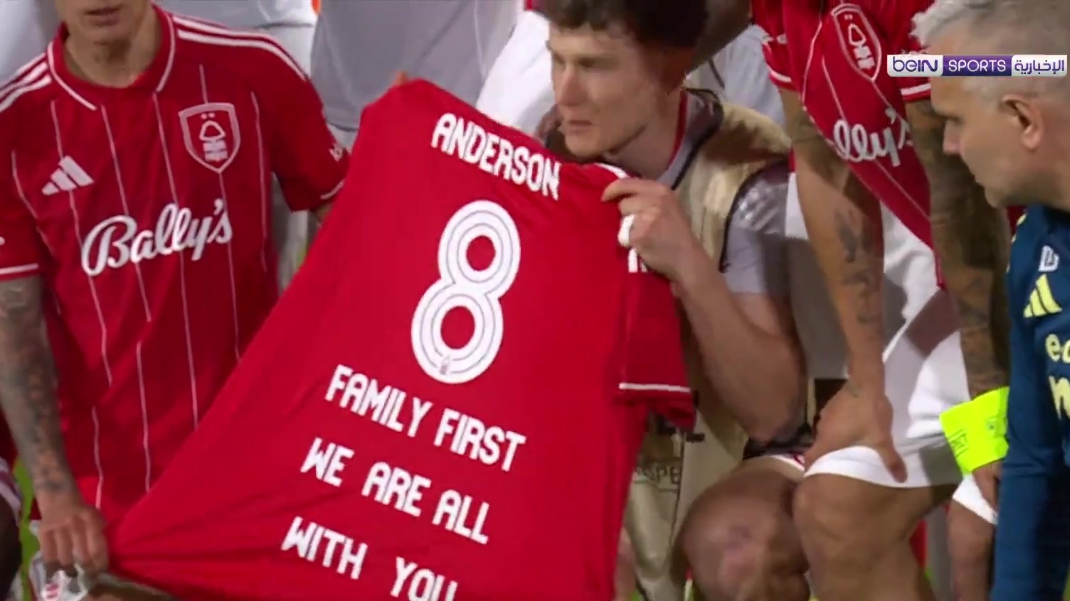 لفتة إنسانية من لاعبي نوتنغهام فورست تجاه زميلهم أندرسون