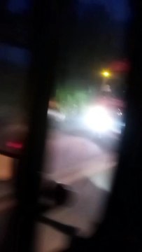 Caminhão tomba e interdita parcialmente a BR-262, em MG
