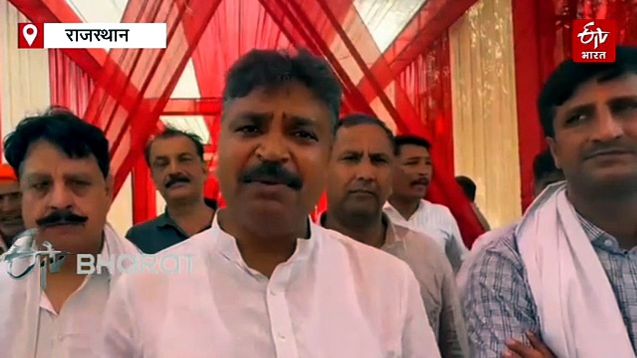 किताबें हटाने पर टीकाराम जूली का निशाना, बोले- गौरवशाली इतिहास पर प्रहार कर रही है सरकार