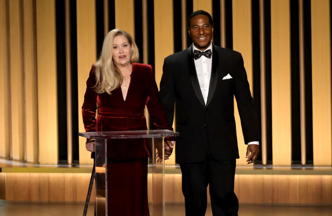 Em luta contra esclerose múltipla, Christina Applegate estaria internada desde março