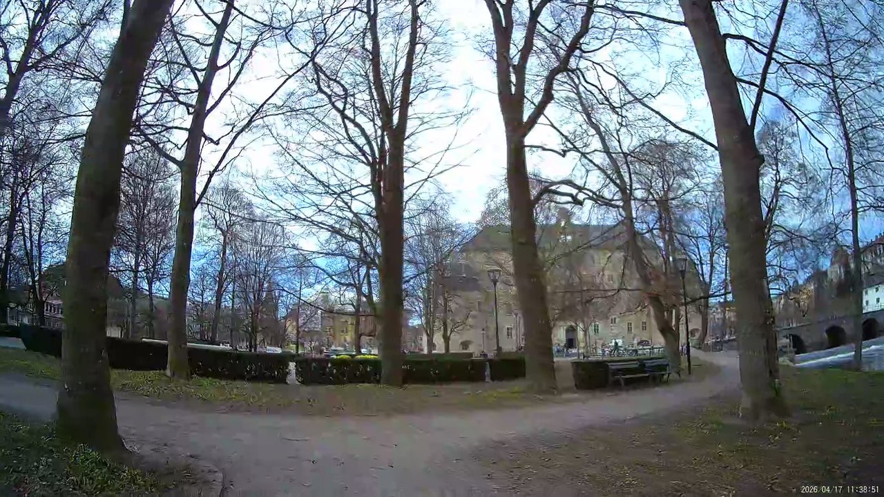 Promenerar igen och talar förstås också om Jesus. Örebro 17 April 2026 Del 2