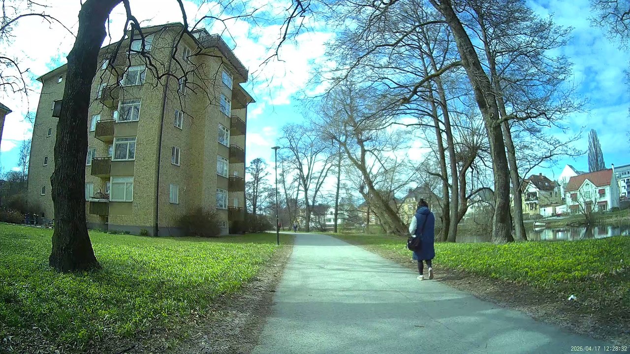 Promenerar igen och talar förstås också om Jesus. Örebro 17 April 2026 Del 8