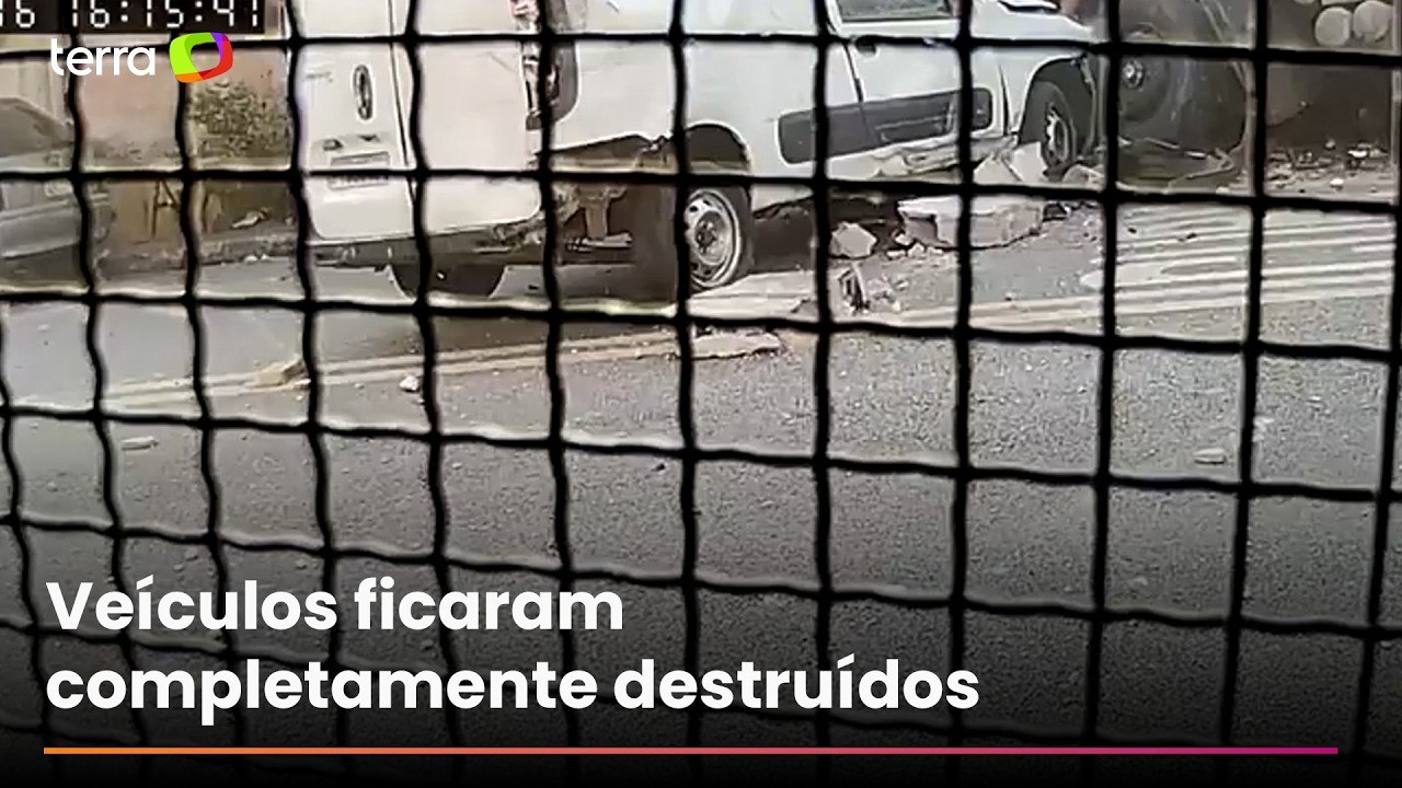 Câmera registra momento da batida entre caminhão e carro que deixou um morto e quatro feridos em SP