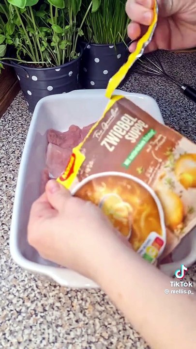 Hähnchenbrust ins zwiebel-sahne-soße