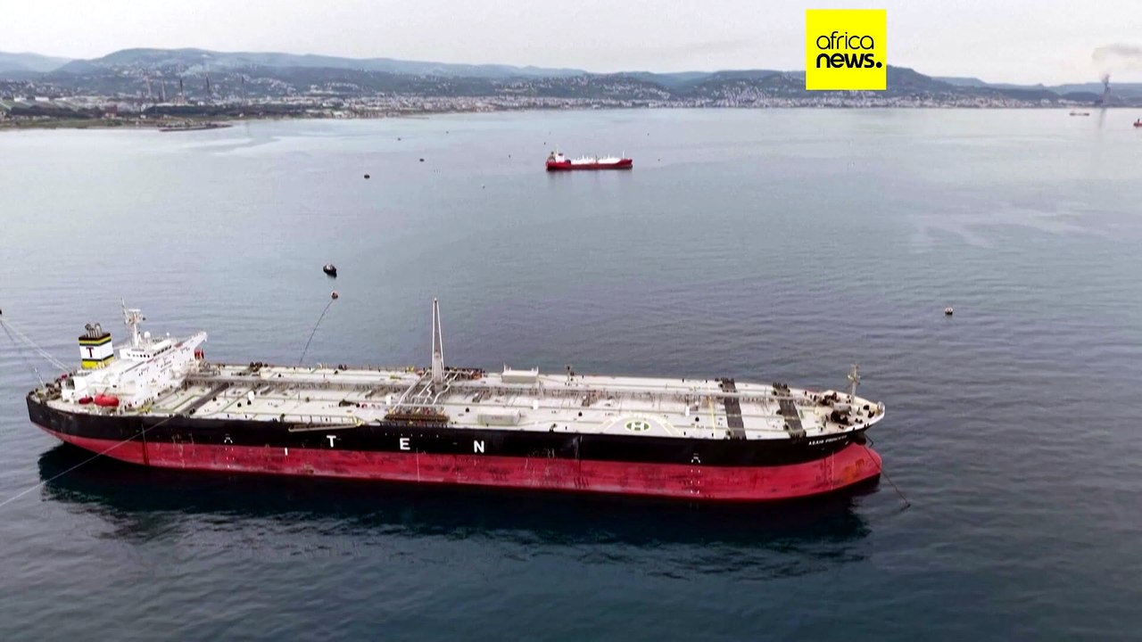 Oil prices plunge as markets rally after Strait of Hormuz reopens