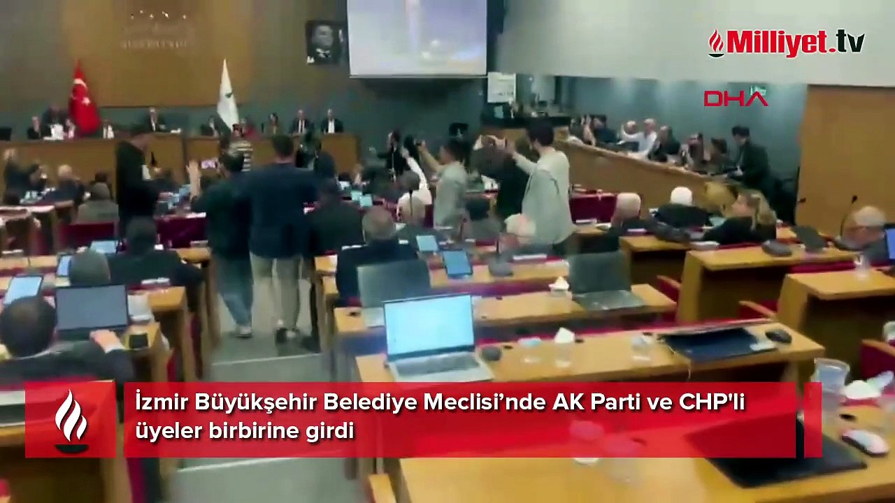 İzmir Büyükşehir Belediye Meclisi’nde AK Parti ve CHP'li üyeler birbirine girdi