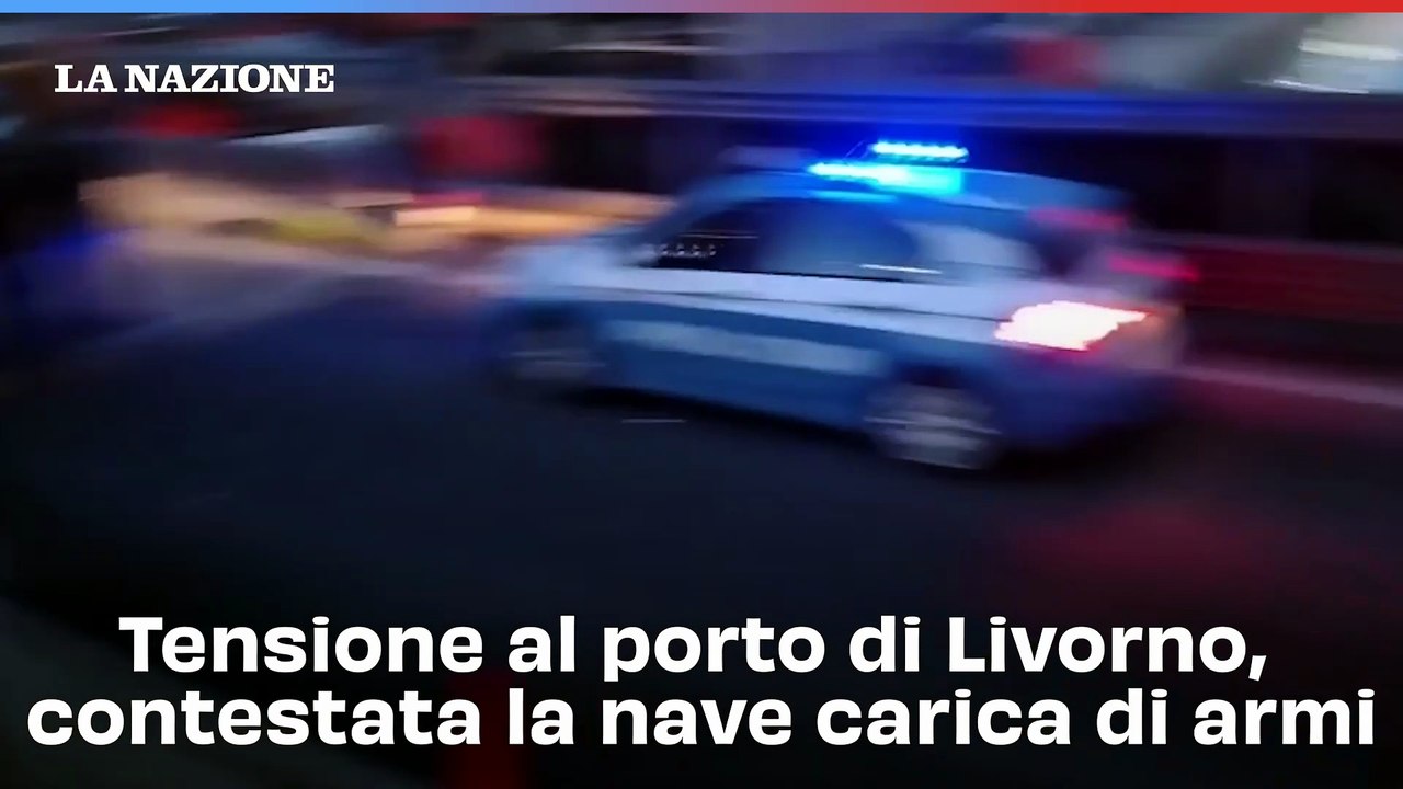Tensione al porto di Livorno, contestata la nave carica di armi